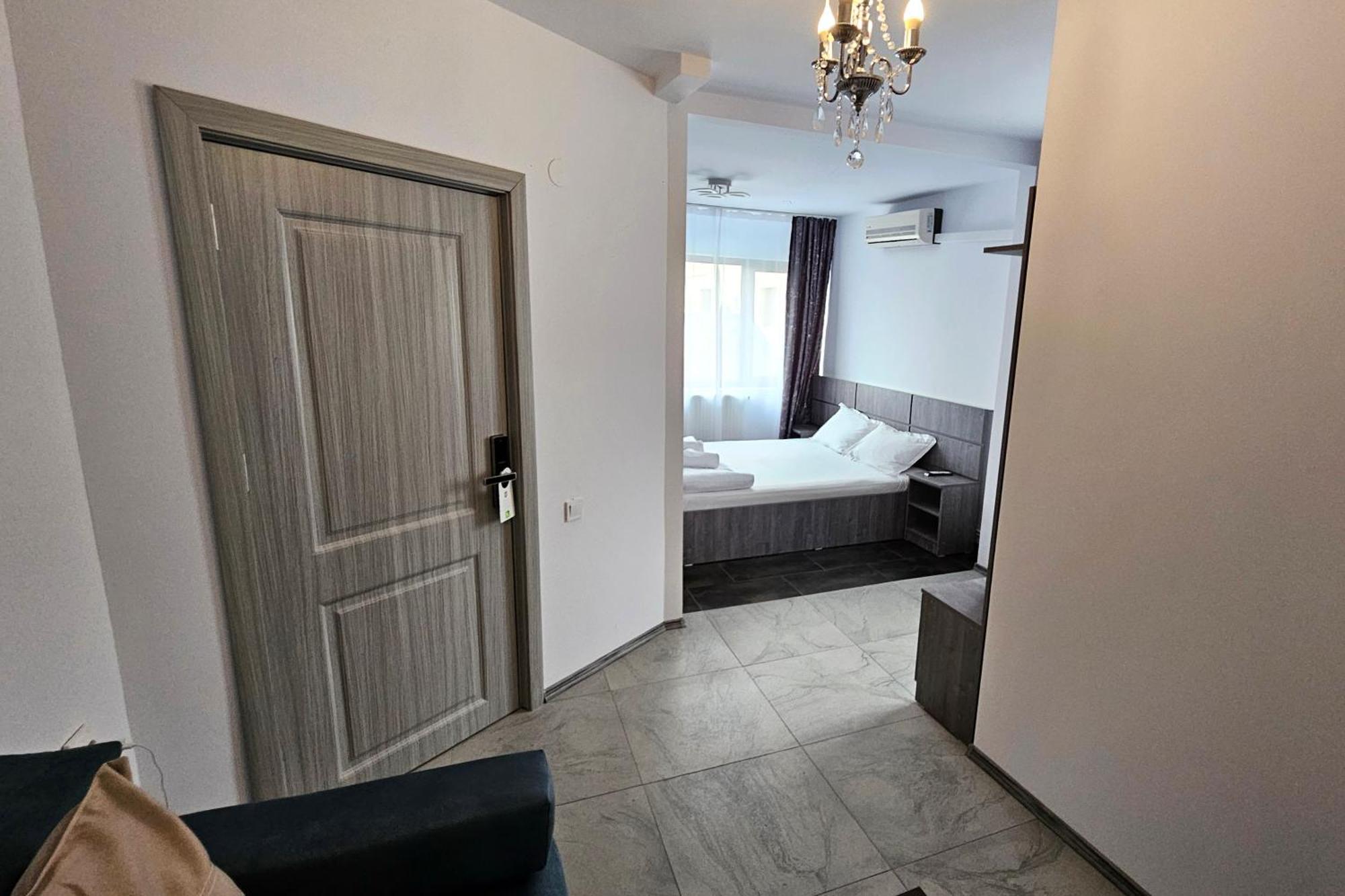 Flamingo Hostel Piteşti Exterior foto