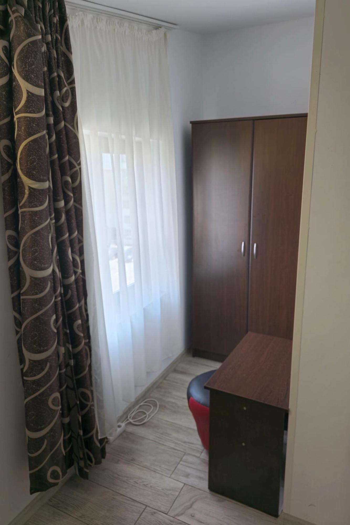 Flamingo Hostel Piteşti Exterior foto