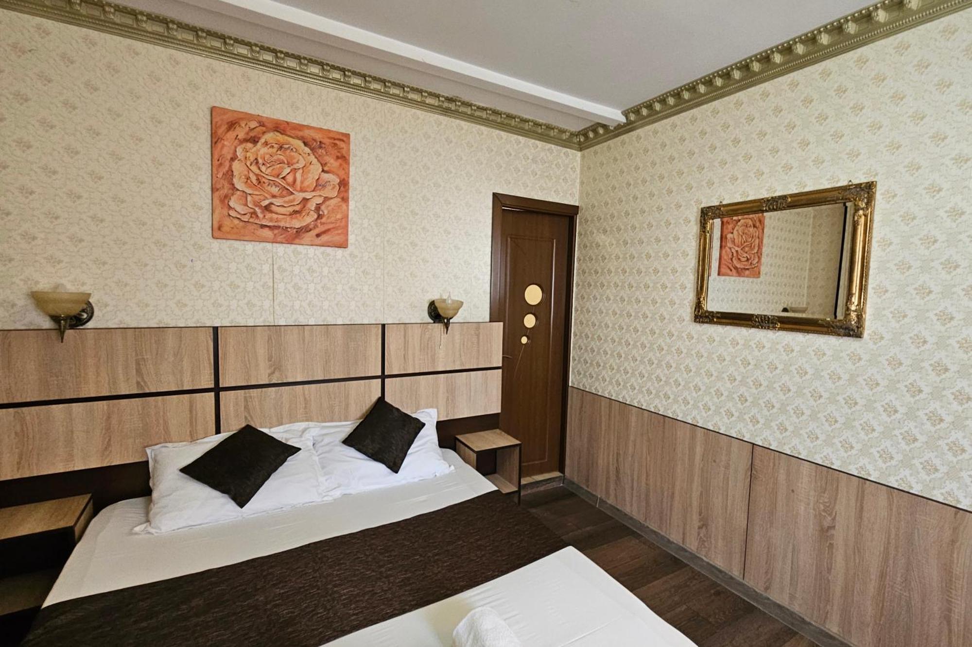 Flamingo Hostel Piteşti Exterior foto